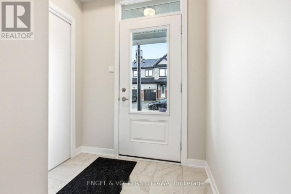 418 Les Emmerson Drive, Ottawa, ON K2J4J4 Photo 2