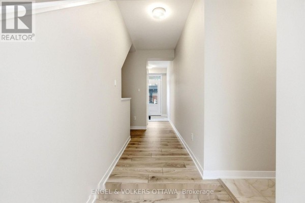 418 Les Emmerson Drive, Ottawa, ON K2J4J4 Photo 3