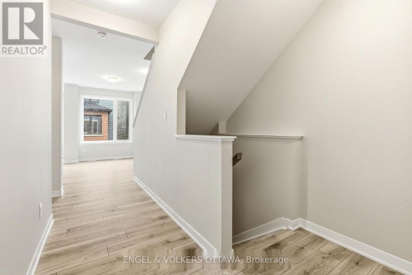 418 Les Emmerson Drive, Ottawa, ON K2J4J4 Photo 4