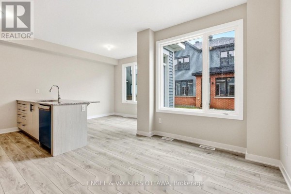 418 Les Emmerson Drive, Ottawa, ON K2J4J4 Photo 5
