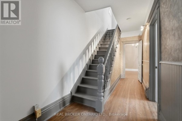 418 Main Street W, Hamilton, ON, photo 3
