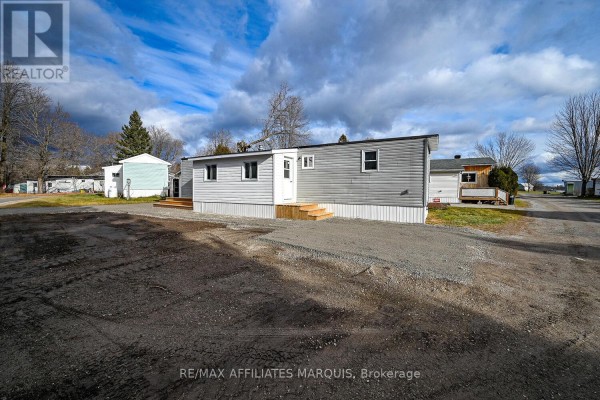 Den - 418 Nicole Street, Smiths Falls, ON K7A4S4 Photo 5