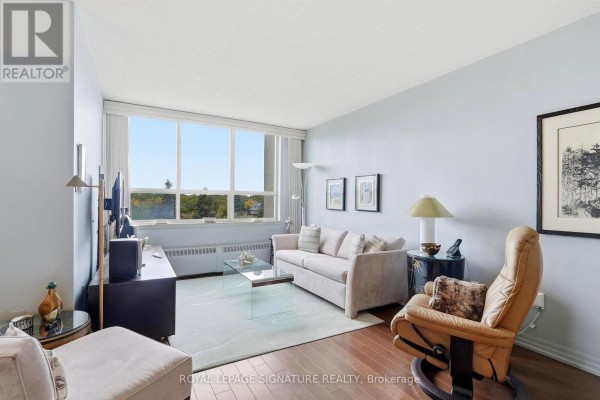 Living room - 419 - 35 Ormskirk Avenue, Toronto, ON M6S1A8 Photo 2