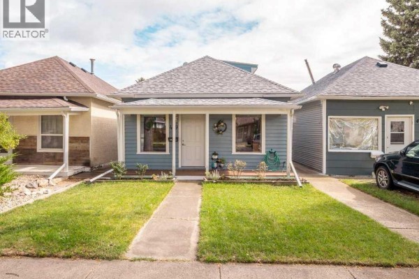 Bedroom - 419 12b Street N, Lethbridge, AB T1H2L3 Photo 2