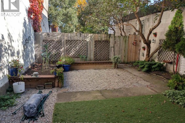 419 Jane Street, Toronto, ON M6S3Z7 Photo 3