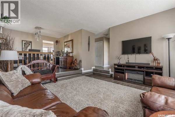 Kitchen - 419 Kingsmere Boulevard, Saskatoon, SK S7J3T9 Photo 3