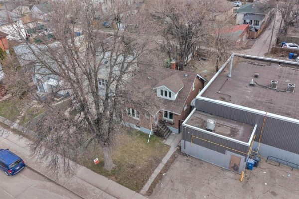 Kitchen - 419 Mountain Avenue, Winnipeg, MB R2W1K5 Photo 3