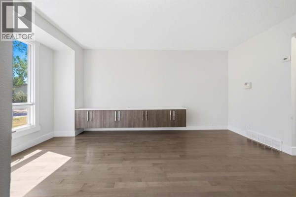 4pc Bathroom - 42, 123 Queensland Drive Se, Calgary, AB T2J5J4 Photo 5