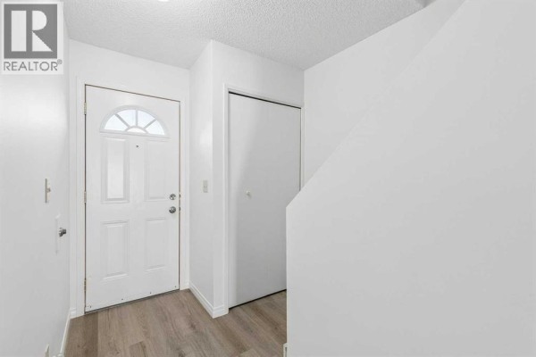 Primary Bedroom - 42, 32 Whitnel Court Ne, Calgary, AB T1Y5E3 Photo 3