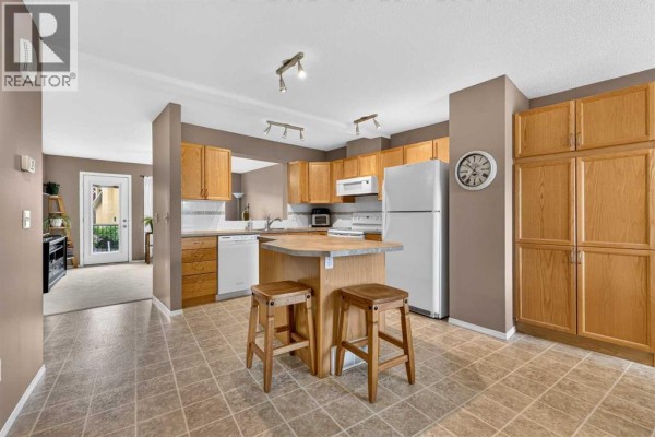 42, 7 Westland Road, Okotoks, AB, photo 2