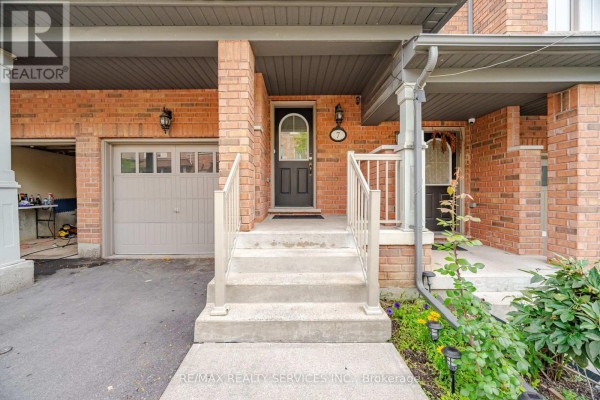 Kitchen - 42 - 7 Cedar Lake Crescent, Brampton, ON L6Y0P9 Photo 4