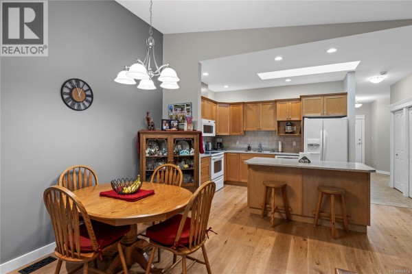 Dining room - 42 2001 Blue Jay Pl, Courtenay, BC V9N3Z6 Photo 4