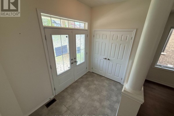 Family room - 42 Arthur Mclaughlin Street, Clarington, ON L1C0T6 Photo 4