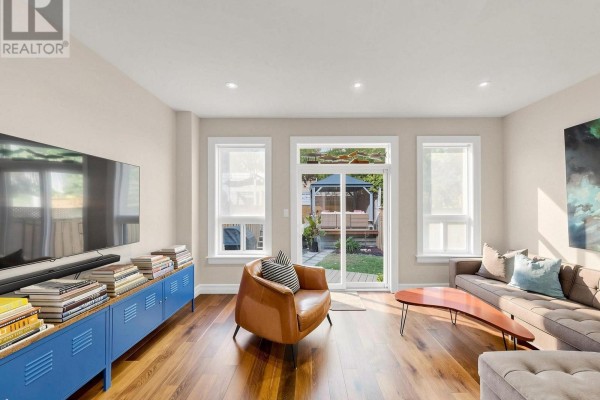 Living room - 42 Bell Manor Drive, Toronto, ON M8Y0A4 Photo 2