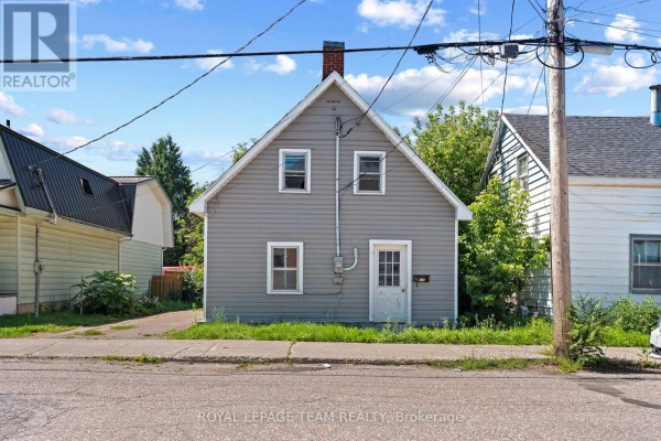42 Bonnechere Street S, Renfrew, ON, photo 2