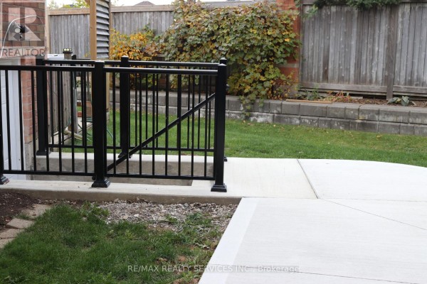 42 Brambirch Crescent, Brampton, ON L7A1V1 Photo 5