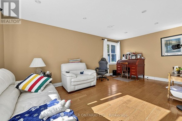 42 Donald Street, Barrie, ON L4N1E3 Photo 5