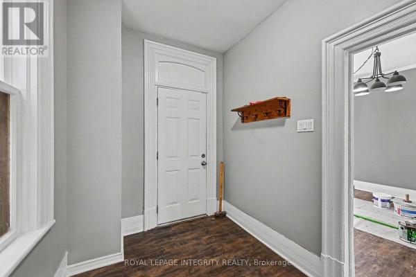 42 Elmsley Street S, Smiths Falls, ON, photo 3