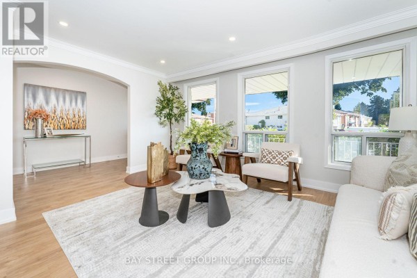 Dining room - 42 Faye Drive, Toronto, ON M2J3S6 Photo 4