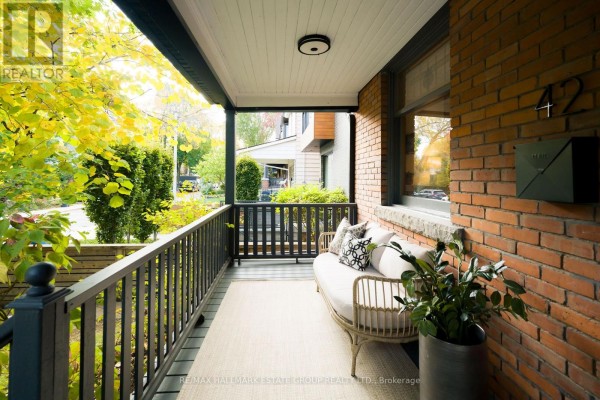 Dining room - 42 Fern Avenue, Toronto, ON M6R1K1 Photo 2