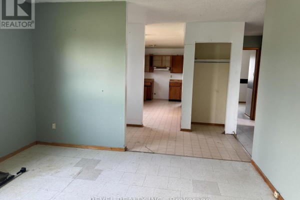 Bedroom 3 - 42 Gauthier Street, Kapuskasing, ON P0L1G0 Photo 5