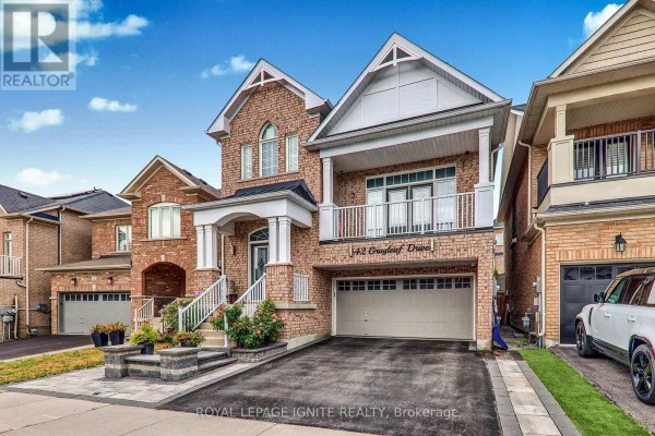 42 Grayleaf Drive, Whitchurch Stouffville, ON, photo 2