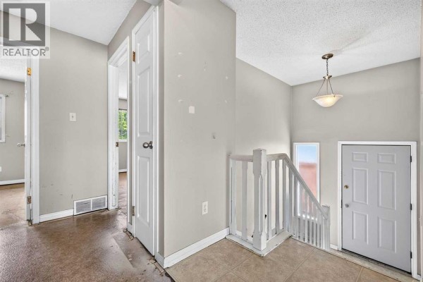 Primary Bedroom - 42 Huntford Close Ne, Calgary, AB T2K3Y6 Photo 4