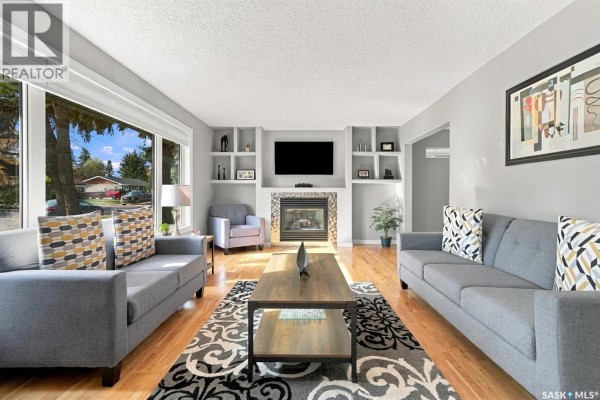 Living room - 42 Kootenay Drive, Saskatoon, SK S7K1J1 Photo 2