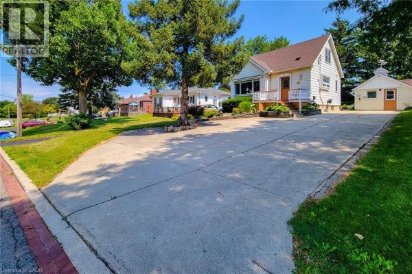 42 Lake Avenue N, Hamilton, ON, photo 3