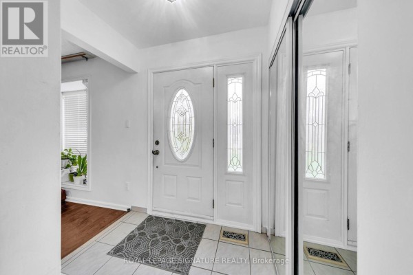 Living room - 42 Lightwood Drive, Toronto, ON M9V2Z2 Photo 3