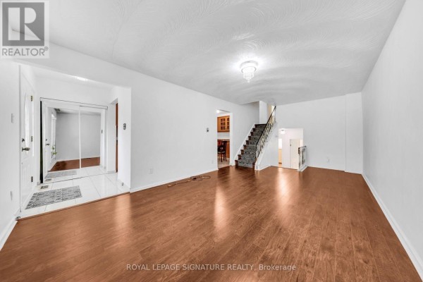 Dining room - 42 Lightwood Drive, Toronto, ON M9V2Z2 Photo 4