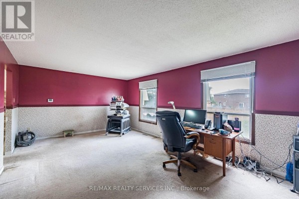Primary Bedroom - 42 Linkdale Road, Brampton, ON L6V2Y6 Photo 4