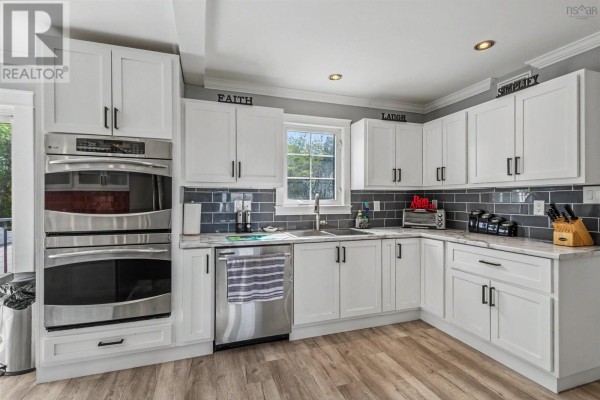 Foyer - 42 Macrae Ave Avenue, Sydney River, NS B1S1M2 Photo 5