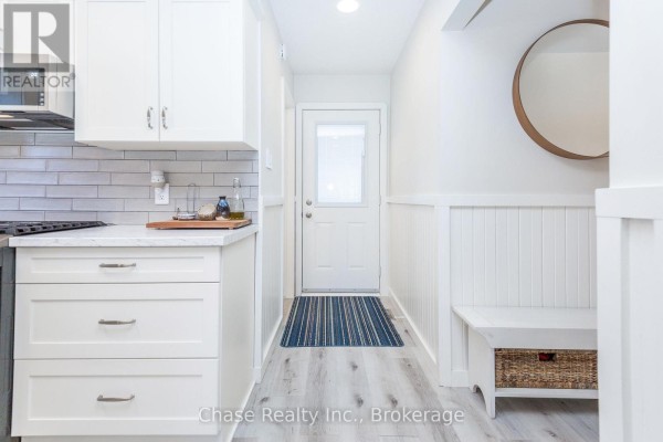 Laundry room - 42 Madawaska Trail, Wasaga Beach, ON L9Z1X7 Photo 5