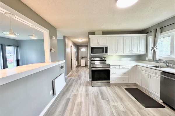 Utility room - 42 Main Street, Tyndall, MB R0E2B0 Photo 5