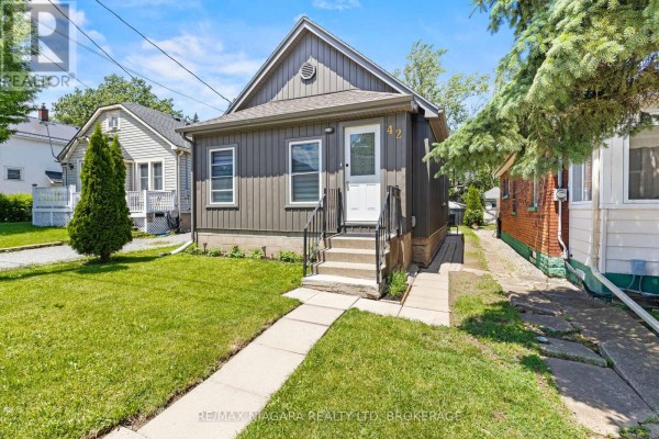 Living room - 42 Mccormick Street, Welland, ON L3C4L9 Photo 2