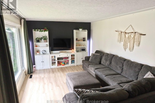 Primary Bedroom - 42 Third Avenue, Quinte West, ON K8V5N2 Photo 4