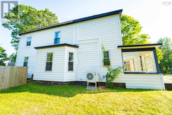Laundry / Bath - 42 Victoria Street, Amherst, NS B4H1C1 Photo 3