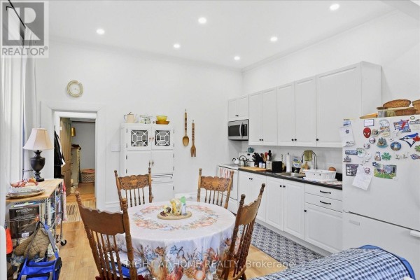 Family room - 42 Wellington Street, Kawartha Lakes, ON K9V3N3 Photo 5