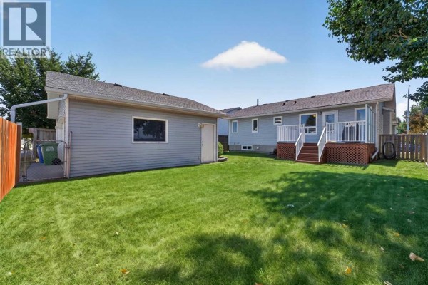 42 West Boothby Crescent, Cochrane, AB, photo 2