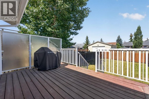 42 West Boothby Crescent, Cochrane, AB, photo 3