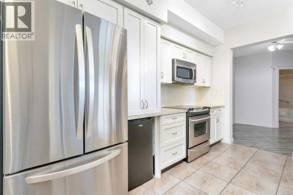Kitchen - 420, 100 Lakeway Boulevard, Sylvan Lake, AB T4S0A4 Photo 4