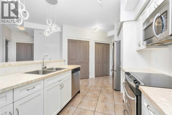 Living room - 420, 100 Lakeway Boulevard, Sylvan Lake, AB T4S0A4 Photo 5