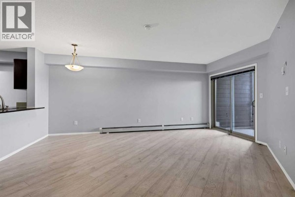 Living room - 420, 7180 80 Avenue Ne, Calgary, AB T3J0N6 Photo 4