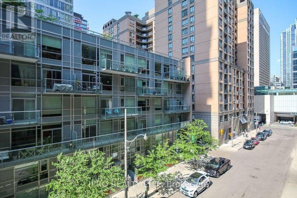420 - 21 Nelson Street, Toronto, ON M5V1T8 Photo 4