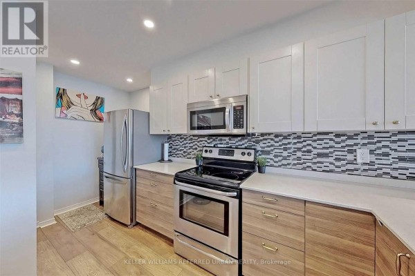 Kitchen featuring stainless steel appliances, white cabinetry, and tiled backsplash - 420 - 309 Major Mackenzie Drive E, Richmond Hill
