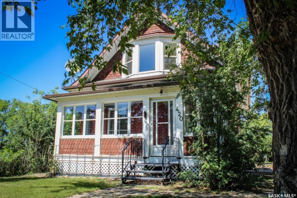 The front entrance of the residential house with a white door and steps. - 420 Burrows Avenue W, Melfort