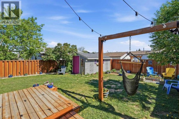 420 Summerwood Place Se, Airdrie, AB, photo 2