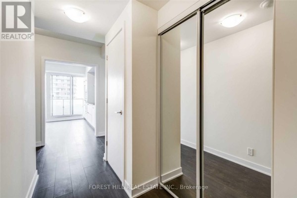 Kitchen - 4201 - 2221 Yonge Street, Toronto, ON M4S2B4 Photo 4