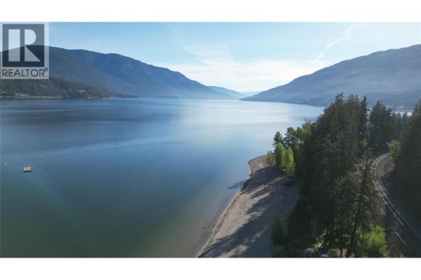4201 69 Avenue Ne, Salmon Arm, BC, photo 3